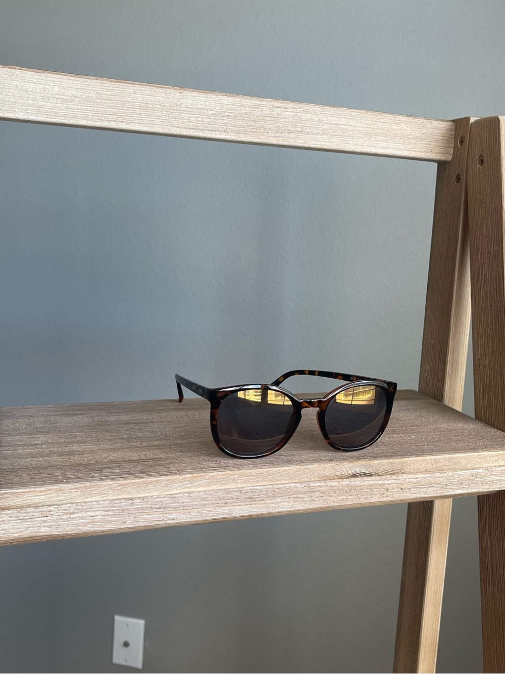 Quay Australia Tortoise Cat Eye Sunglasses Retro Oversized Hollywood Dark Lens